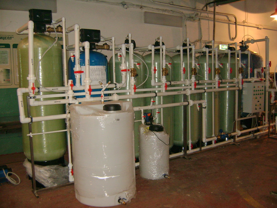Завод очистки воды. Система водоочистки. Фильтры на станциях водоподготовки. Сорбционный фильтр для очистки воды. Оборудование для химводоподготовки для котельной.